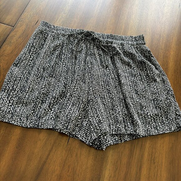 Pants - Black White Print Shorts, Size S  NWOT